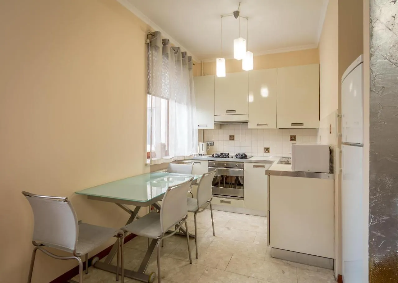 Apartment On Triokhsviatytelska Kiev